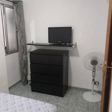 Habitacion Grande En Piso Compartido Con 2 Adultos Y 1 Perrito Valencia Exterior foto