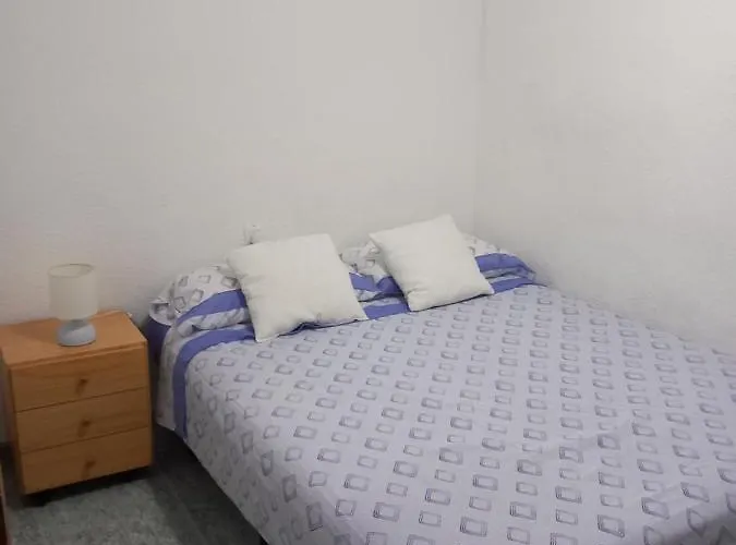 Habitacion Grande En Piso Compartido Con 2 Adultos
