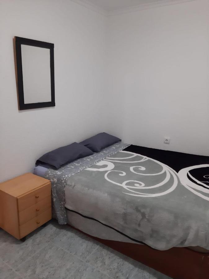 Grande En Piso Compartido Con 2 Adultos Y 1 Perrito Accommodatie bij particulieren *