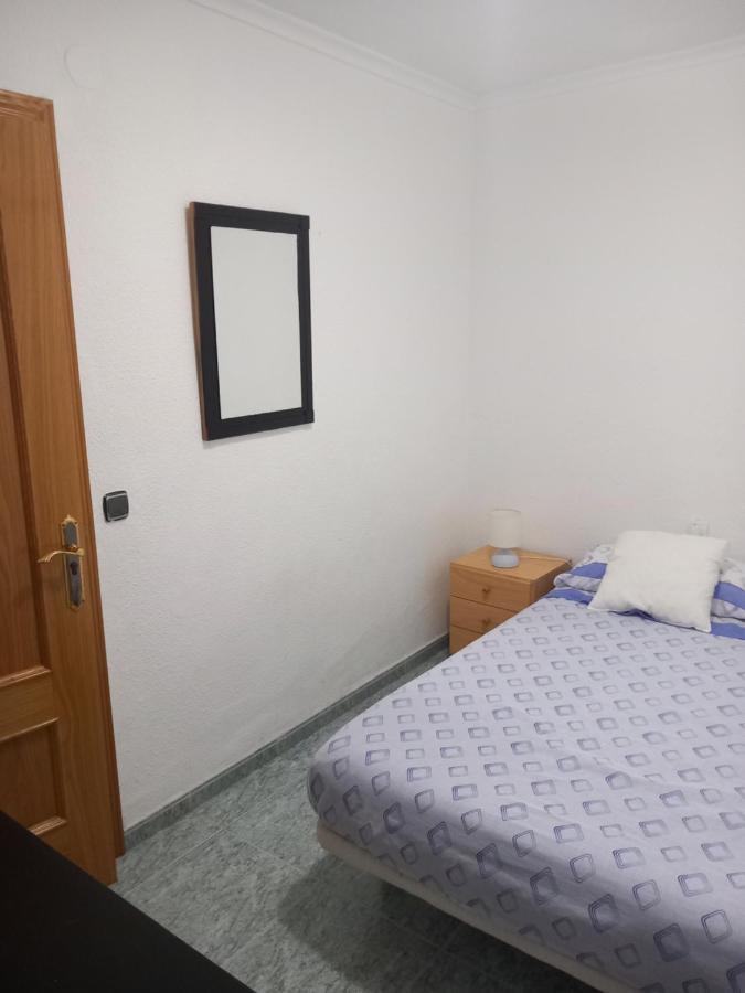 Grande En Piso Compartido Con 2 Adultos Y 1 Perrito Accommodatie bij particulieren Valencia